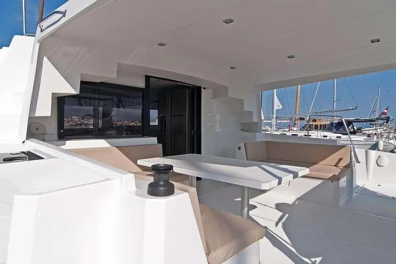  Yacht Photos Pics Bali 4.5 - D Yachts