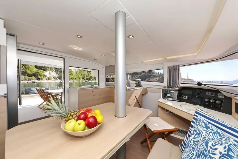  Yacht Photos Pics Bali 4.5 - D Yachts