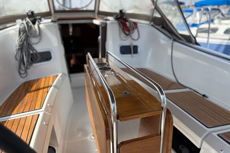 Alpha-joy Yacht Photos Pics Cockpit