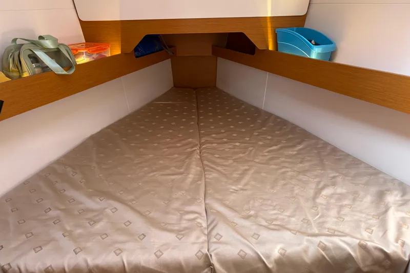 Alpha-joy Yacht Photos Pics Owner's V Berth