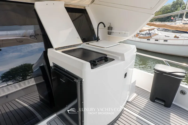  Yacht Photos Pics Outdoor kitchen on 1997 Neptunus 50 Aft Cabin yacht with sink and grill.
