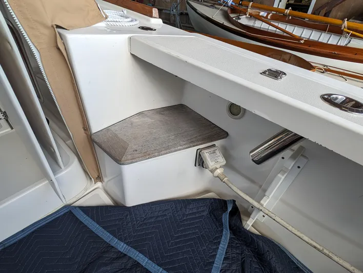 Wilbury Yacht Photos Pics Hunt Surf Hunter 33 Wilbury