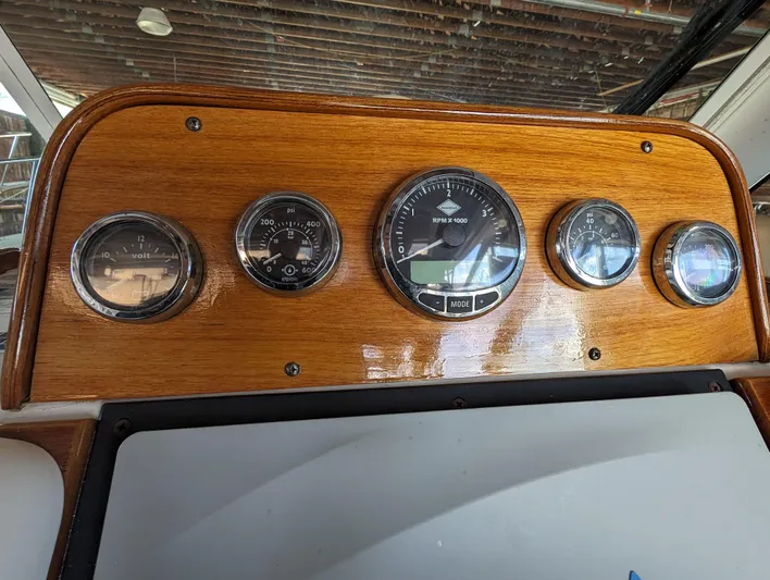 Wilbury Yacht Photos Pics Hunt Surf Hunter 33 Wilbury