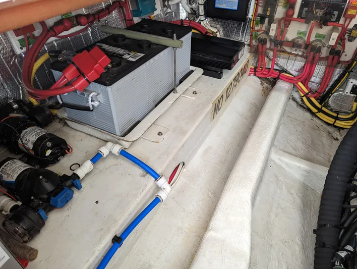 Wilbury Yacht Photos Pics Hunt Surf Hunter 33 Wilbury