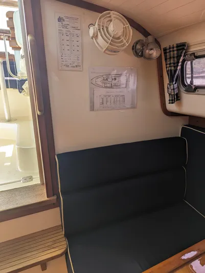 Wilbury Yacht Photos Pics Hunt Surf Hunter 33 Wilbury