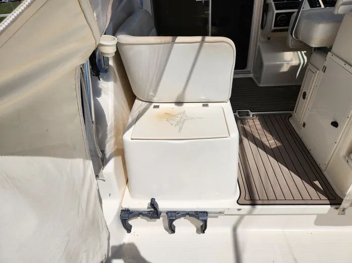 N' Pursuit Yacht Photos Pics 2005 Pursuit 3070 Offshore Center Console interior with seating and storage.