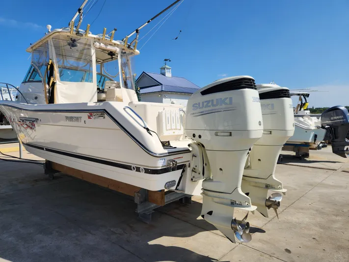 N' Pursuit Yacht Photos Pics 2005 Pursuit 3070 Offshore Center Console boat with twin Suzuki outboard engines.