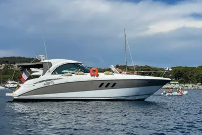 2008 Cruisers Yachts 390