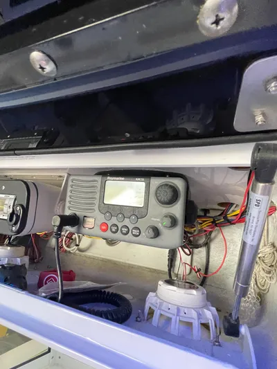  Yacht Photos Pics Raymarine Ray 215 VHF Radio