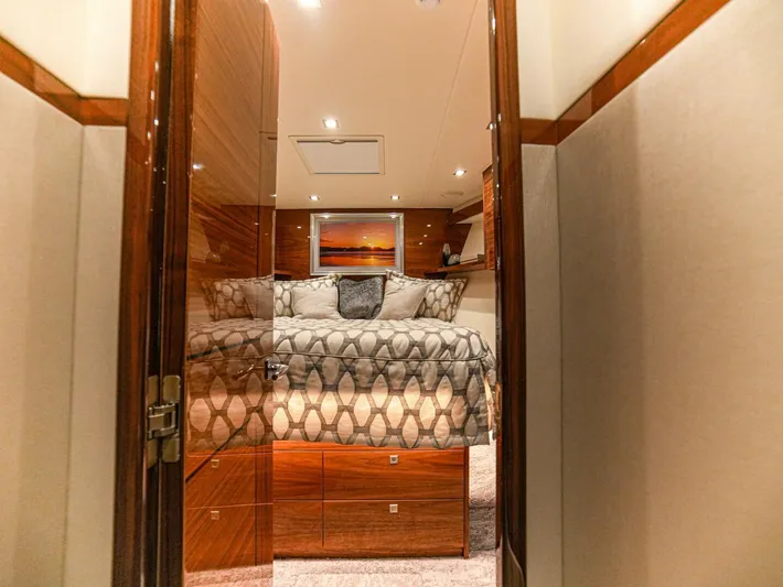 Free Spool Yacht Photos Pics 