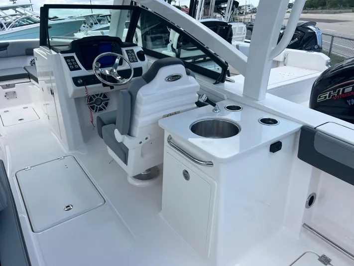  Yacht Photos Pics 2025 Robalo R257 Dual Console boat interior with helm, sink, and seating area.