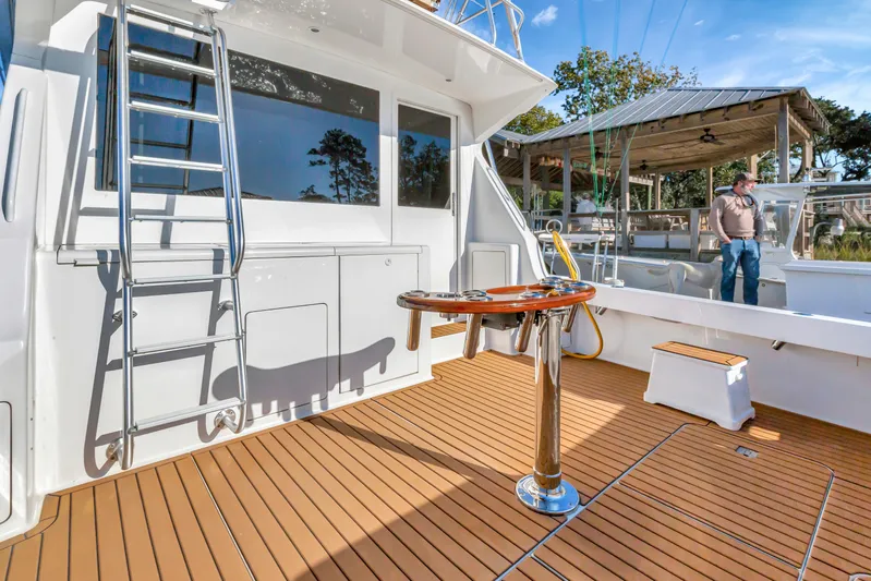 Lady S Yacht Photos Pics 2001 Viking 50 Convertible yacht deck with ladder and fishing station.