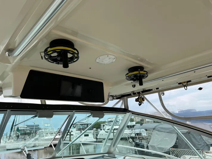  Yacht Photos Pics 1998 Pursuit 3400 Offshore DIESEL boat interior with speakers and marina view.