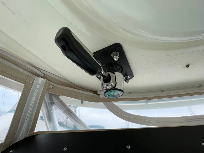  Yacht Photos Pics 1998 Pursuit 3400 Offshore DIESEL boat throttle lever in cockpit.