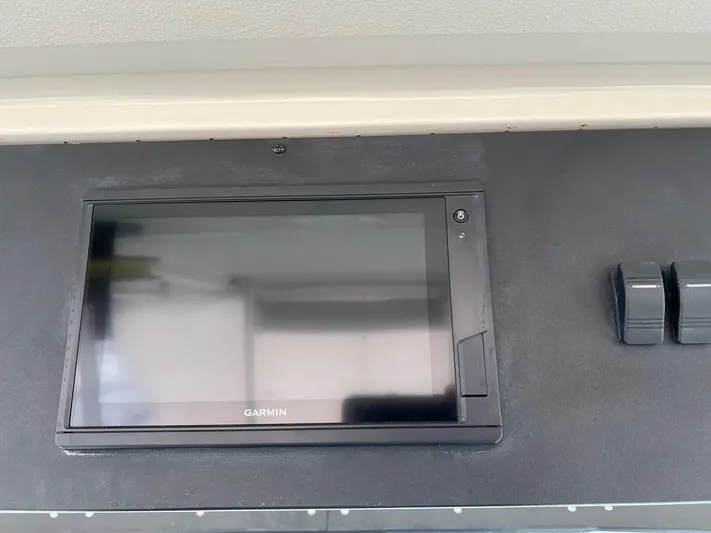  Yacht Photos Pics Garmin display on 1998 Pursuit 3400 Offshore DIESEL boat dashboard.