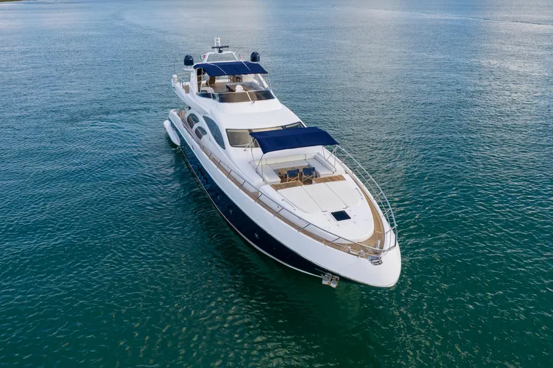  Yacht Photos Pics Azimut 98 Leonardo 2006 yacht cruising on calm blue waters.