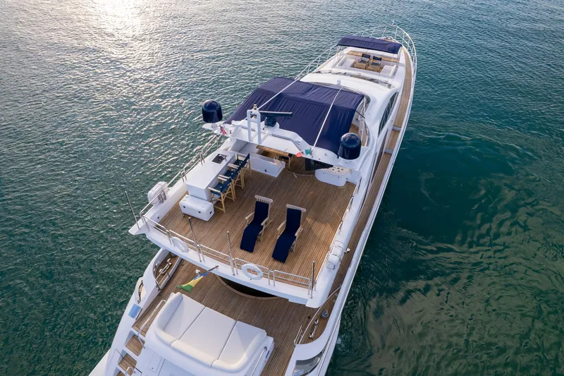  Yacht Photos Pics Luxury 2006 Azimut 98 Leonardo yacht on serene water, featuring spacious deck and seating.