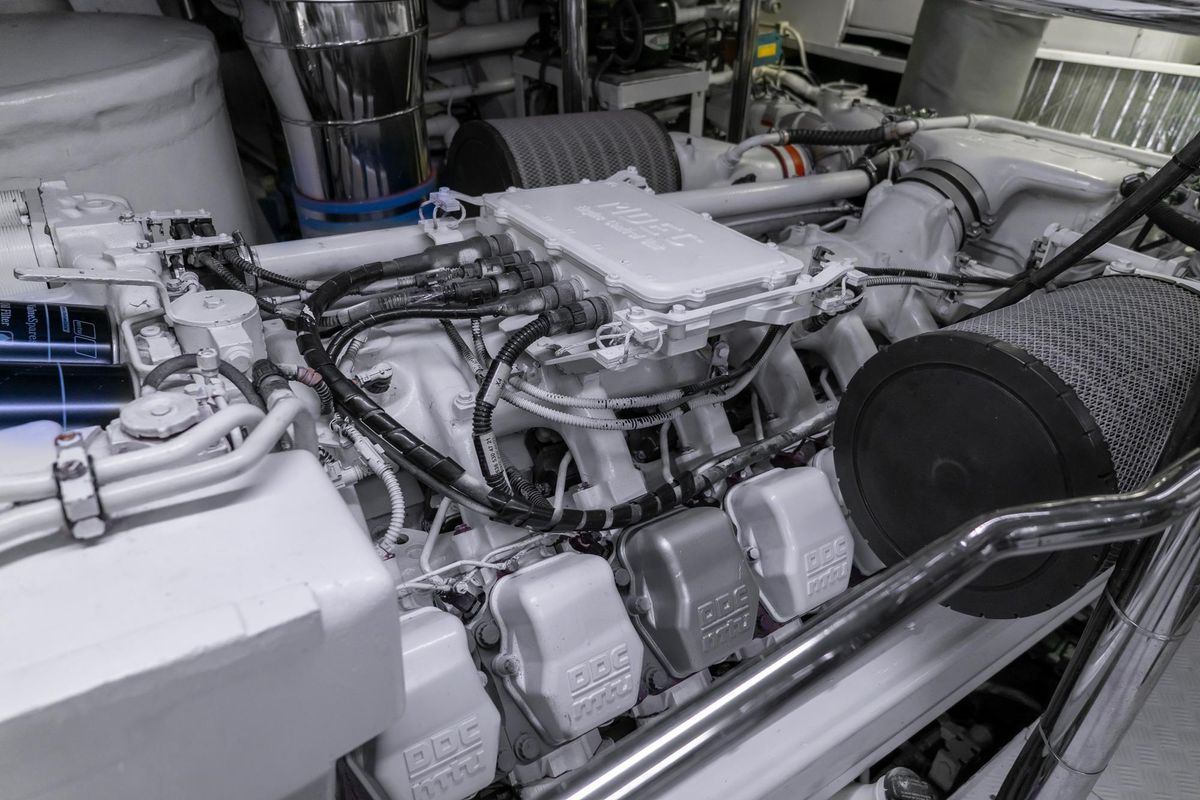 2006 Azimut 98 