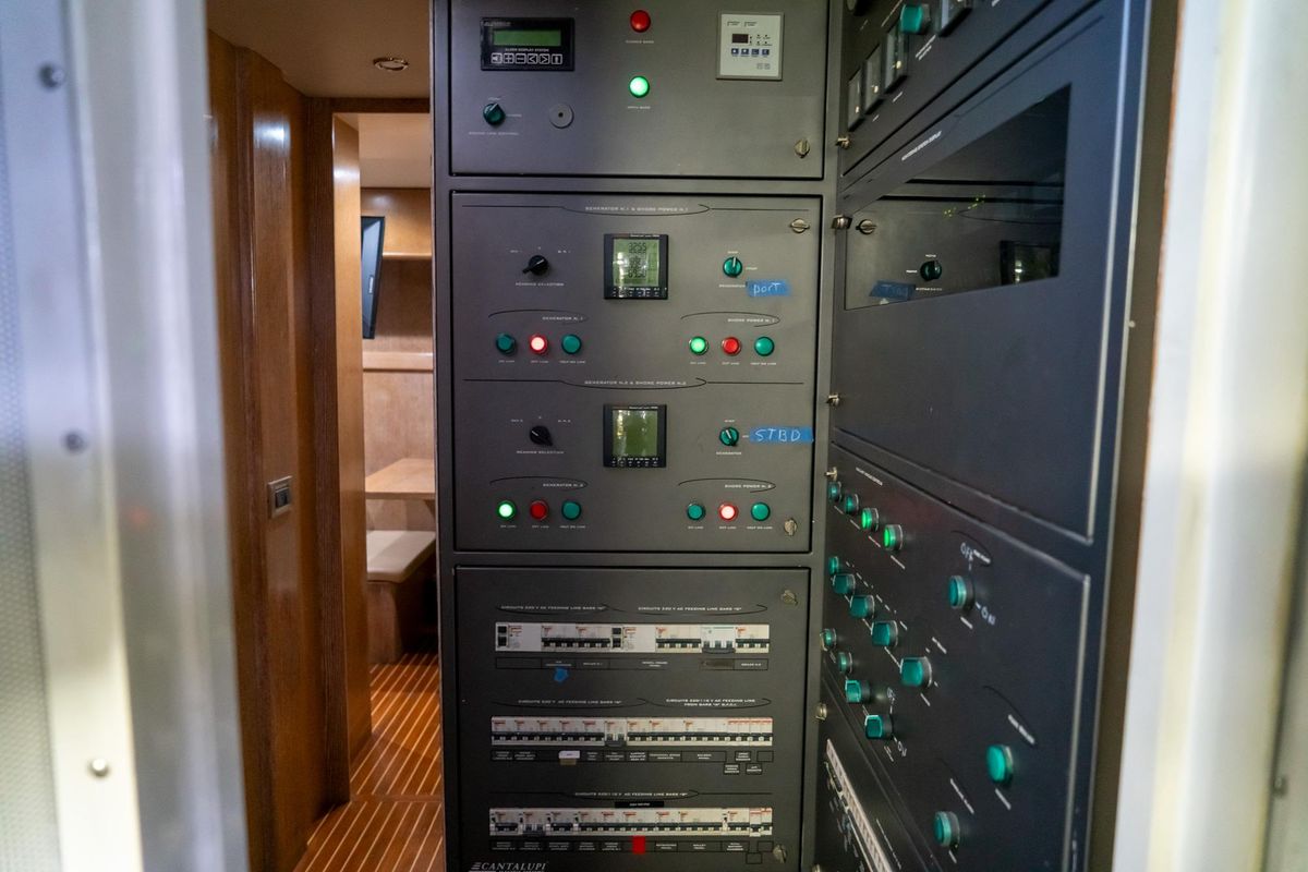 2006 Azimut 98 