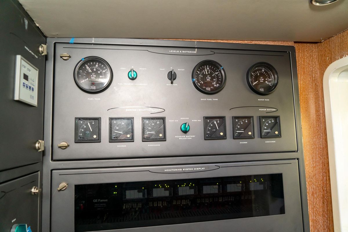 2006 Azimut 98 