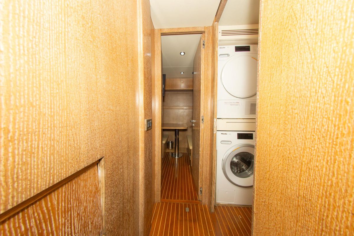 2006 Azimut 98 