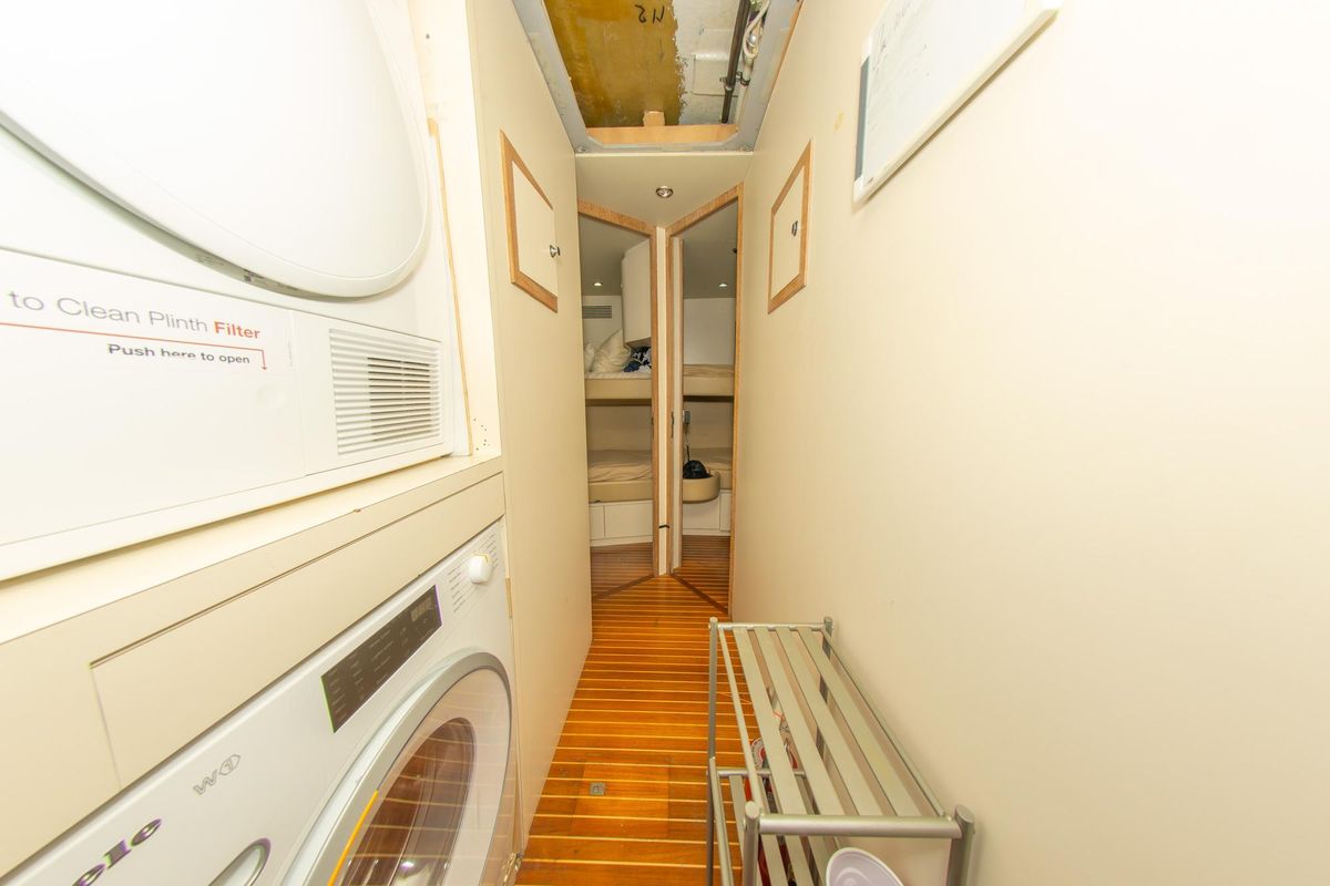 2006 Azimut 98 