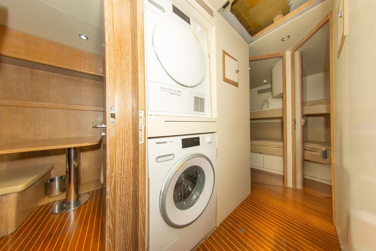 2006 Azimut 98 