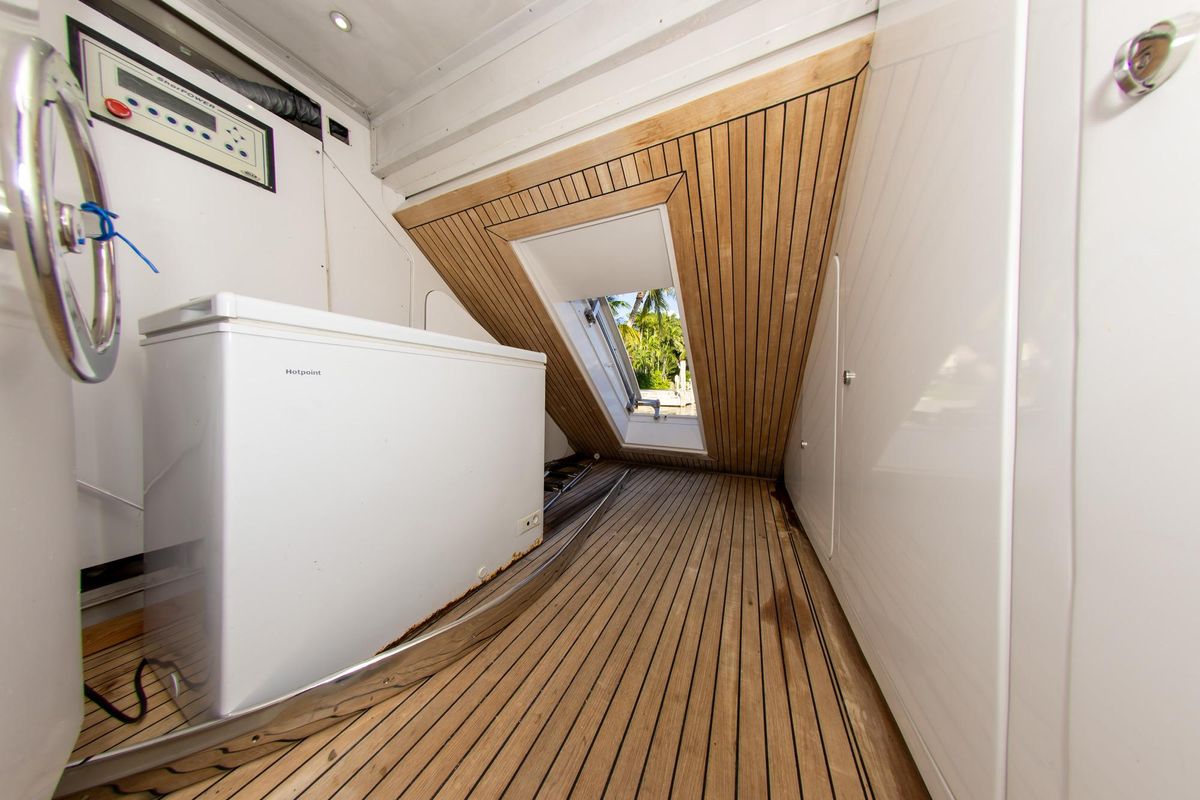 2006 Azimut 98 