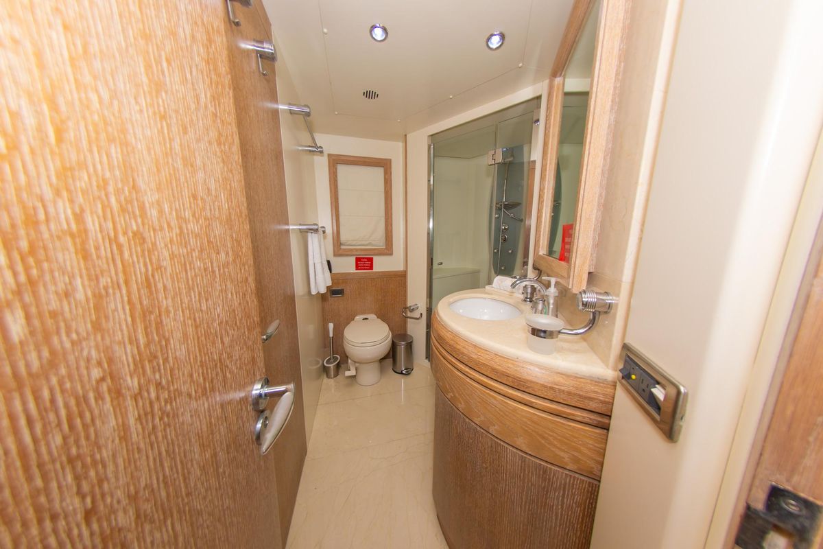2006 Azimut 98 