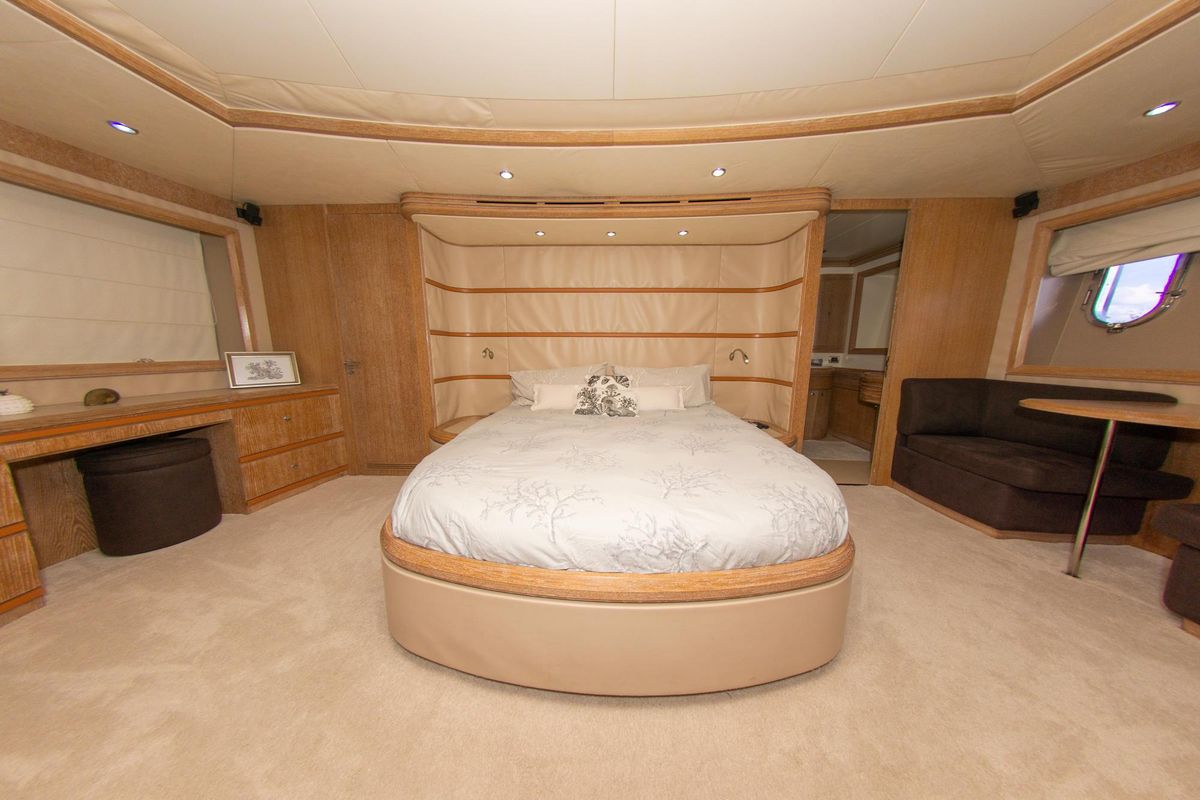 2006 Azimut 98 