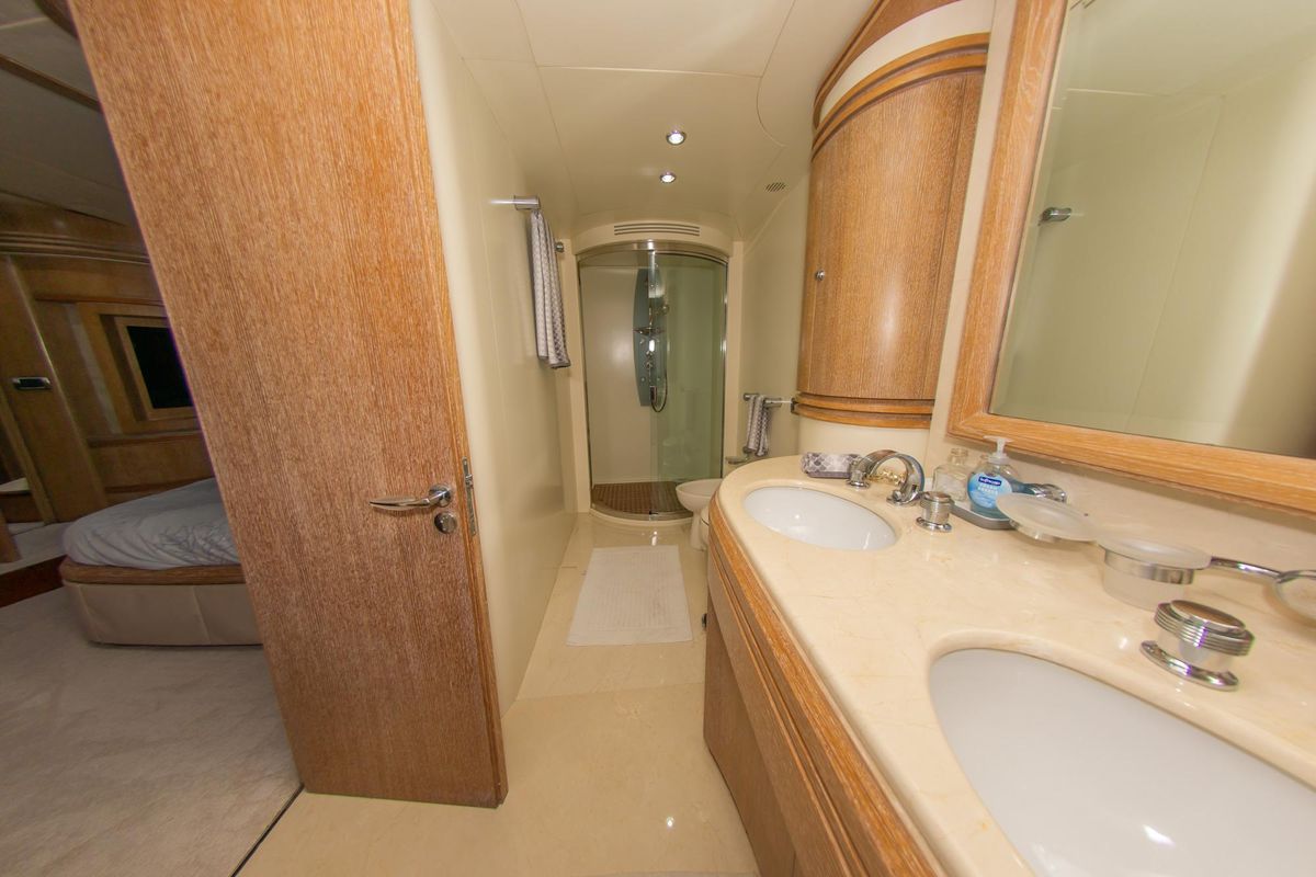 2006 Azimut 98 