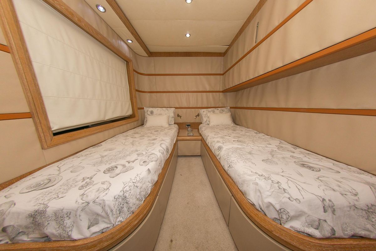 2006 Azimut 98 
