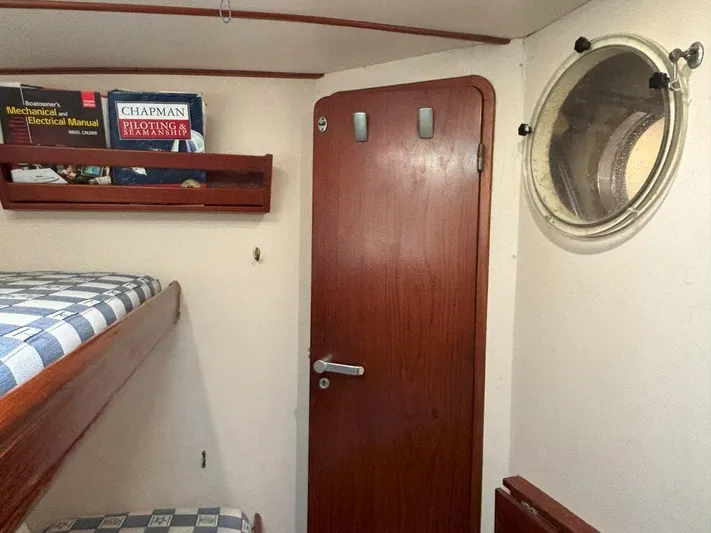 Luna Yacht Photos Pics Bunk Cabin