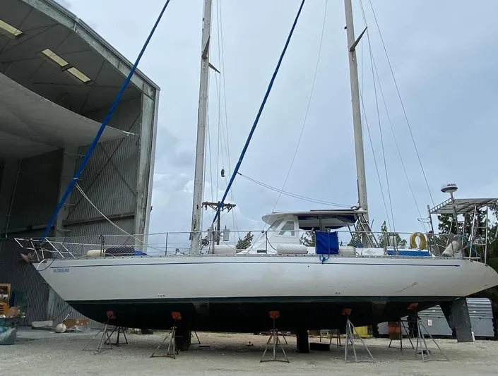 Luna Yacht Photos Pics Swing Keel Retracted