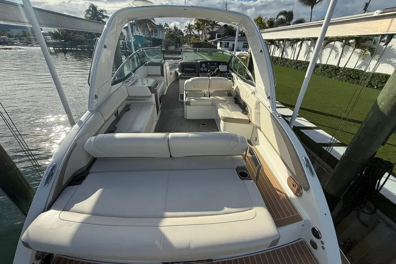  Yacht Photos Pics Formula 33 - Cockpit