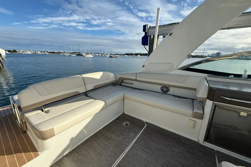  Yacht Photos Pics Formula 33 - Cockpit