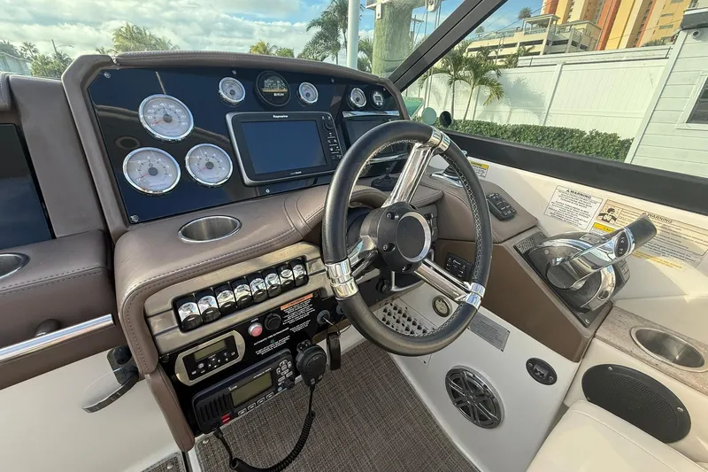  Yacht Photos Pics Formula 33 - Helm