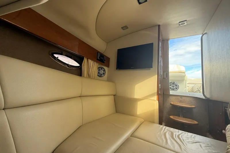  Yacht Photos Pics Formula 33 - Cabin