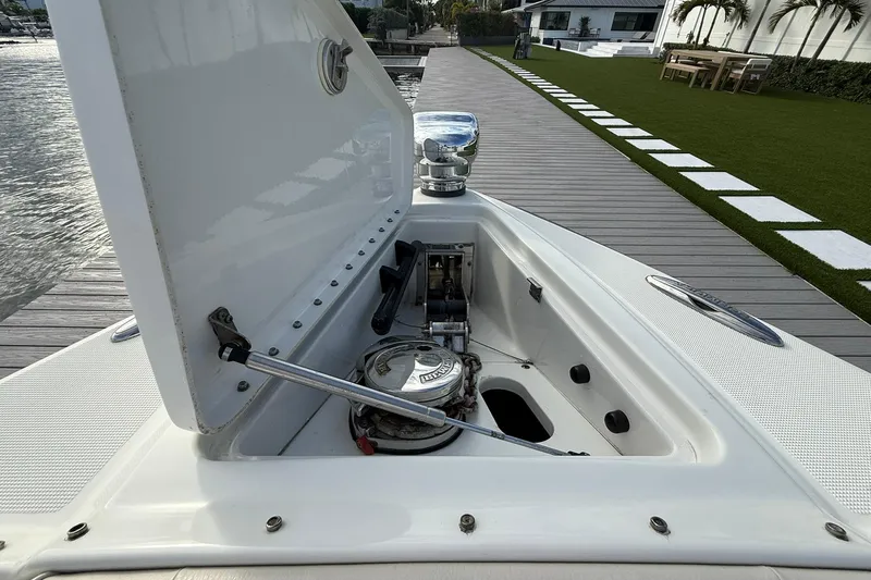  Yacht Photos Pics Formula 33 - Anchor Locker