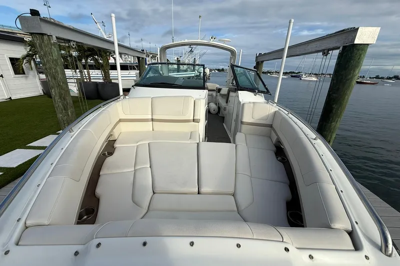  Yacht Photos Pics Formula 33 - Bow