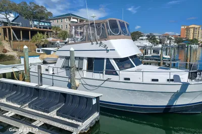 Mainship 43 Trawler Aft Cabin