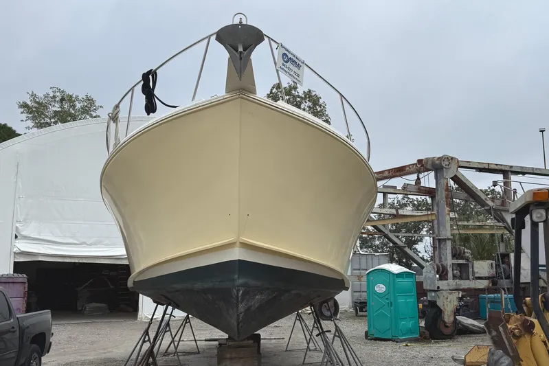 Yacht Photos Pics 2006 Mast & Mallet Thomas Point 40 boat on dry dock, surrounded by equipment.