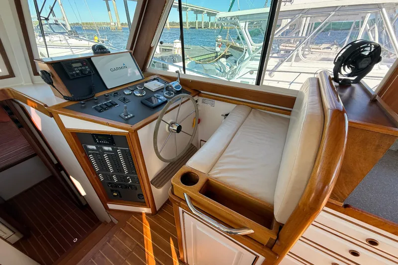  Yacht Photos Pics Helm of 2006 Mast & Mallet Thomas Point 40 with Garmin navigation system.