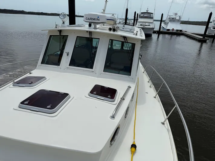  Yacht Photos Pics Mast & Mallet Thomas Point 40 boat, 2006 model, docked at marina with Garmin equipment.