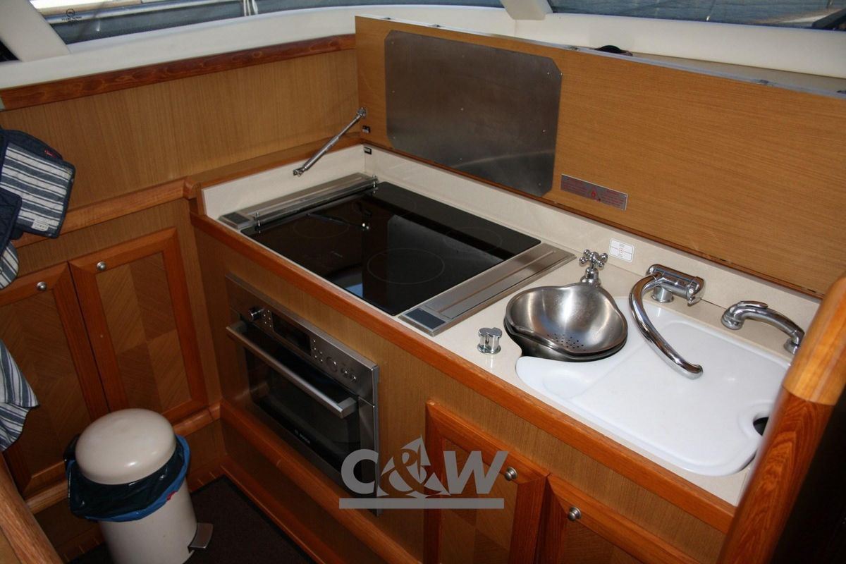 2010 Mochi Craft 63 