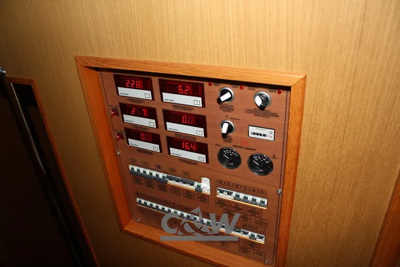  Yacht Photos Pics Mochi 64 Dolphin Fly