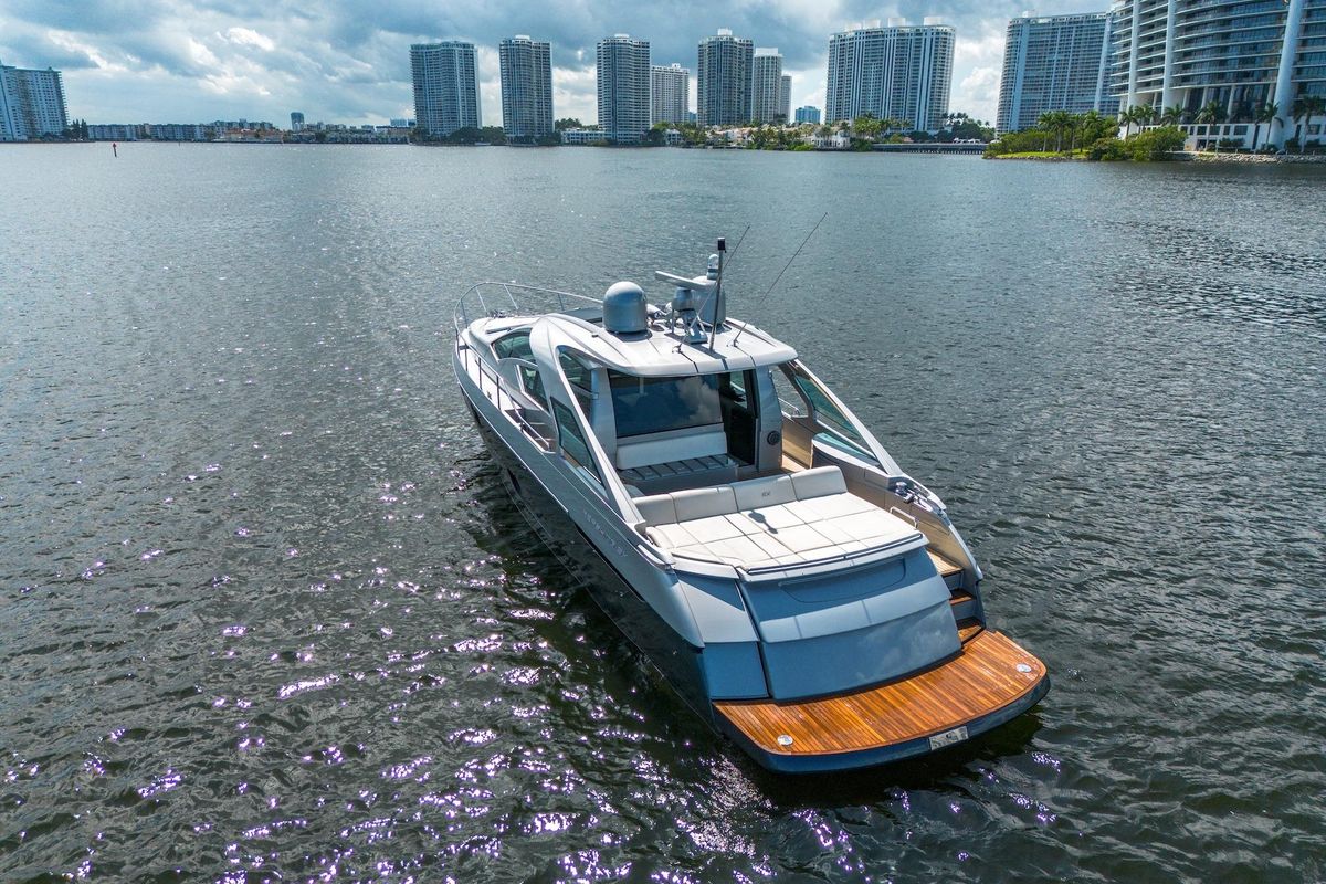2018 Pershing 54 