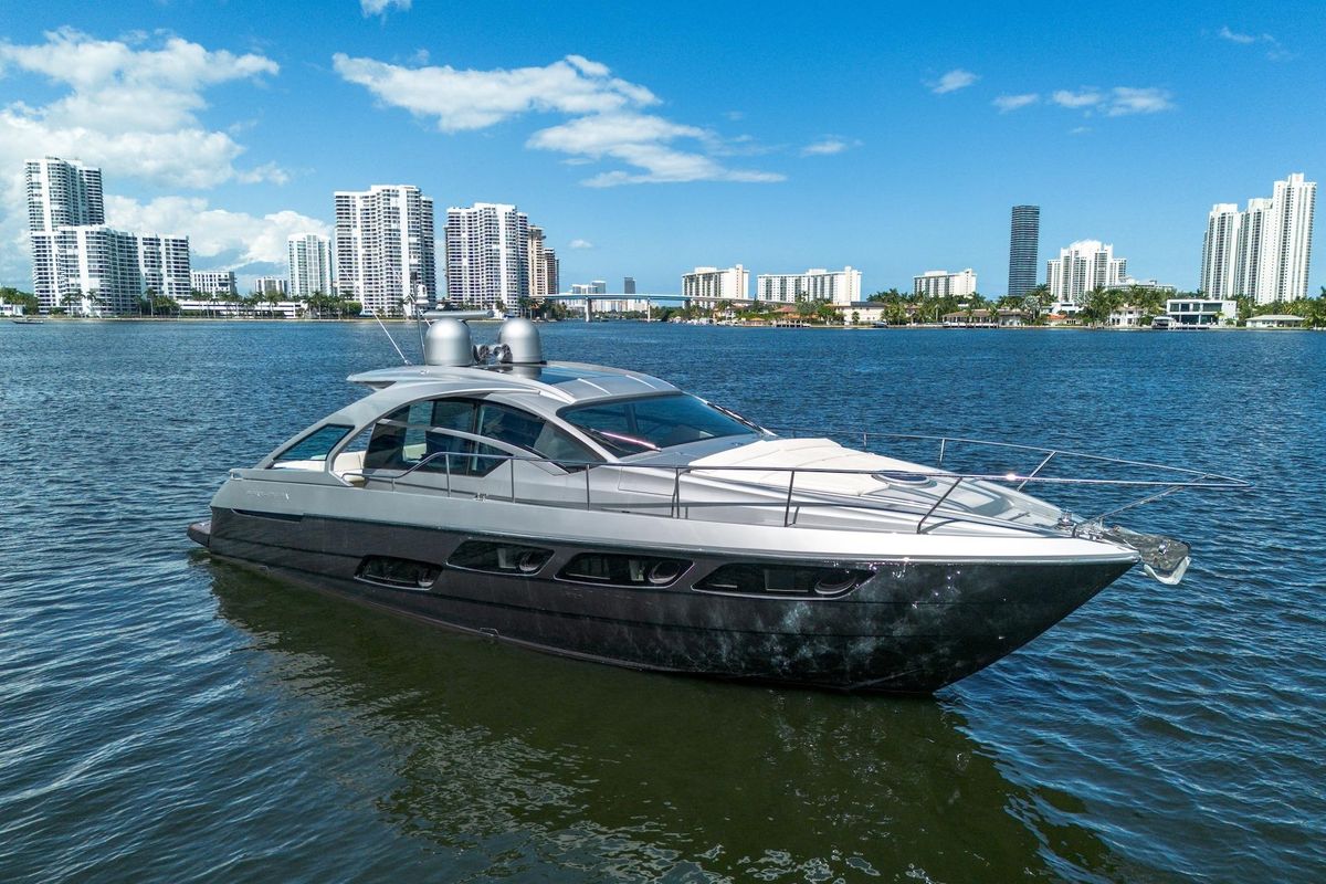 2018 Pershing 54 