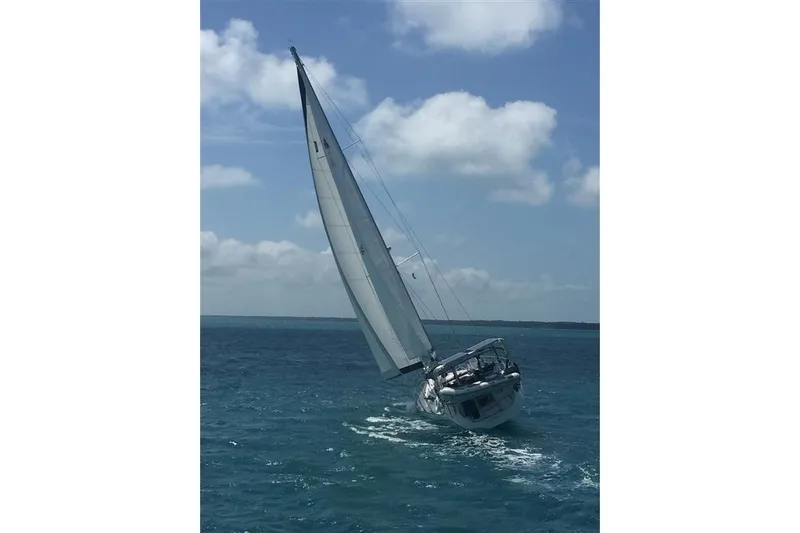 Spellbound Yacht Photos Pics Sailing yacht Catalina 470 (2000) navigating on open sea under clear skies.