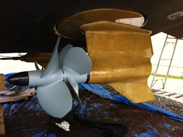 Navygator Yacht Photos Pics Regal 52 Sport Coupe - Prop